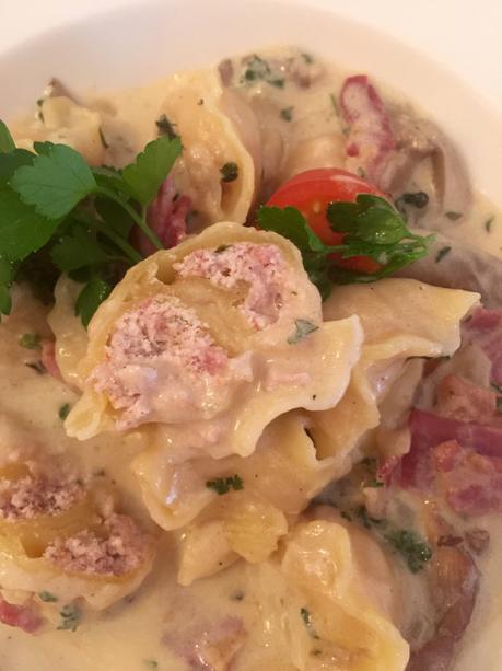 FINZI : ANTIPASTI ET PASTA SAVOUREUX SERVIS DANS UNE BELLE MAISON FAMILIALE