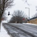 Levi LaVallee s’éclate avec sa moto-neige dans les rues de Saint Paul Levi LaVallee s’éclate avec sa moto-neige dans les rues de Saint Paul