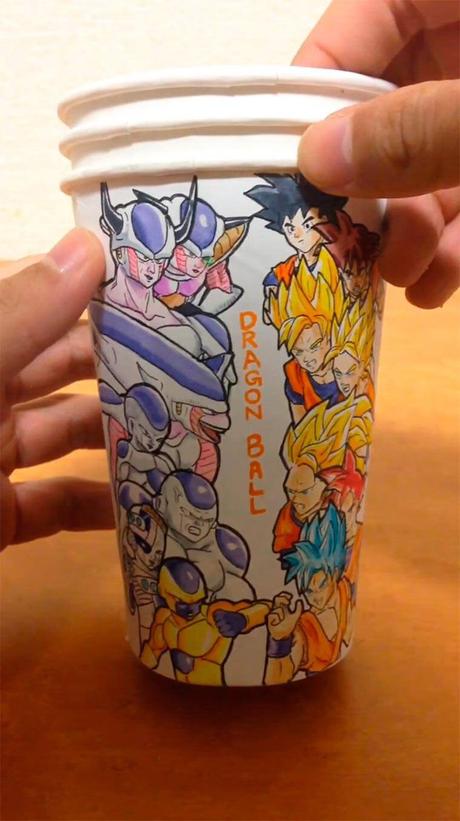 Dragon Ball Z : cet artiste crée des mangas animés sur de simples gobelets !
