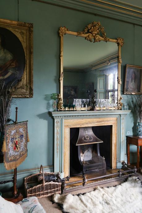 Chez Deans Court, Wimborne Deans Court Wimborne, Dorset, demeure anglaise historique restaurée avec les peintures Farrow And Ball