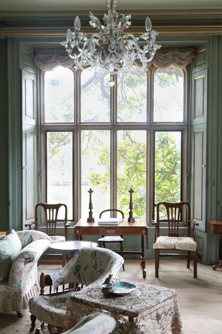 Chez Deans Court, Wimborne Deans Court Wimborne, Dorset, demeure anglaise historique restaurée avec les peintures Farrow And Ball