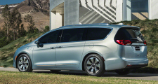 Chrysler Pacifica 2017 : une caravan au pouce vert