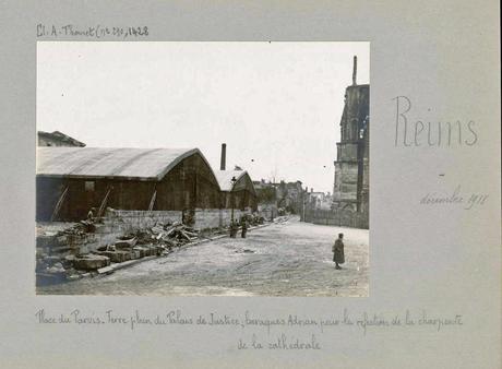 Des Hangars Bessonneau sur le Parvis de la Cathédrale
