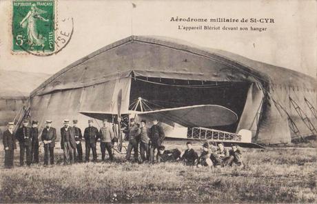 Des Hangars Bessonneau sur le Parvis de la Cathédrale