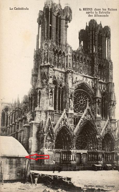 Des Hangars Bessonneau sur le Parvis de la Cathédrale