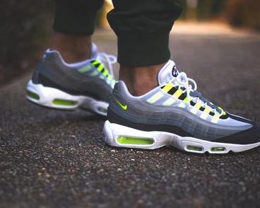 Nike Air Max 95 iD « Neon Alternate » par Sneakers Addict™