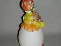 Veilleuse led avec bébé et son doudou en porcelaine froide