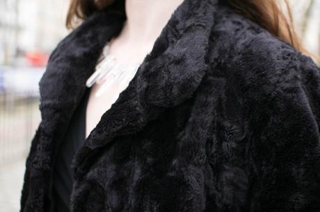 fausse fourrure noire