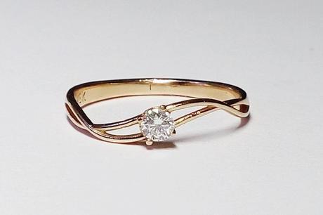 bague solitaire or rose