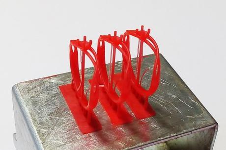 Bague solitaire en or rose modèle en résine de la bague solitaire