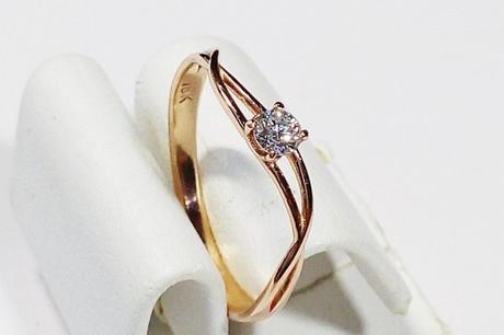 Bague solitaire en or rose diamant solitaire sur monture en or rose