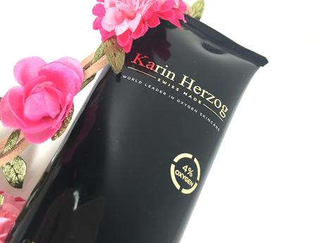 On détruit le capiton avec Karin Herzog