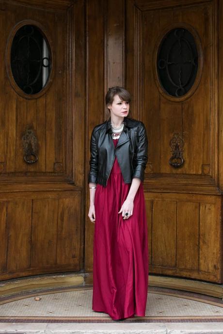 tenue robe longue veste cuir