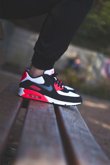 nike-air-max-90-id-infrared-alternate-sneakers-addict-02
