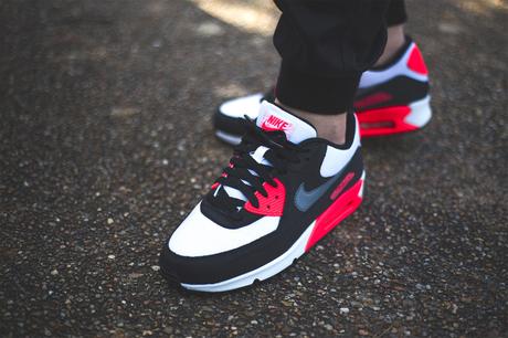 nike-air-max-90-id-infrared-alternate-sneakers-addict-03