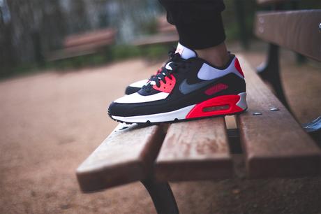 nike-air-max-90-id-infrared-alternate-sneakers-addict-01