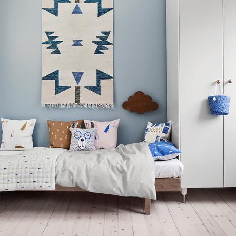 Les tapis accrochés au mur | elephant in the room