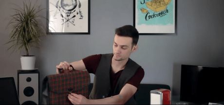 Il transforme son CV en vidéo interactive !