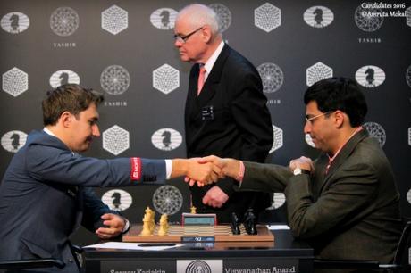 Sergey Karjakin bat Viswanathan Anand lors de la ronde 4 - Photo © Amruta Mokal ‏ 