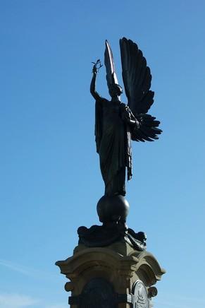 brighton seafront front mer peace statue