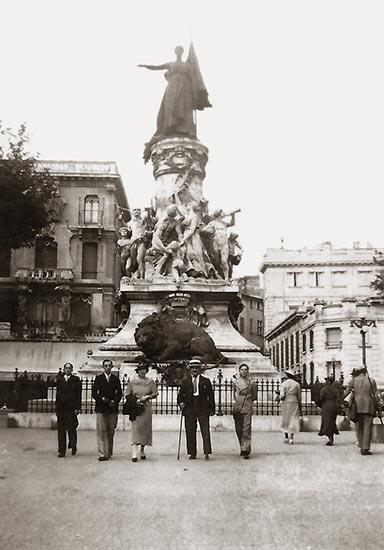 La plaço dóu mounumen 3768722199.jpg