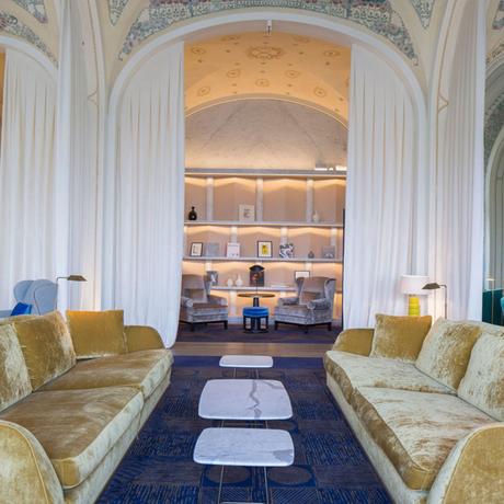 garnd salon de l'hotel royal à eviant (haute savoie)