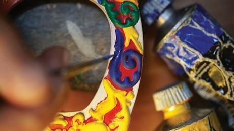 dolce-and-gabbana-eyewear-special-edition-hand-made-sicilian-carretto-sunglasses-Landscape-02-560x315