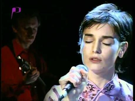 Blonde & Idiote Bassesse Inoubliable*******************The Lion & The Cobra par Sinead O'Connor