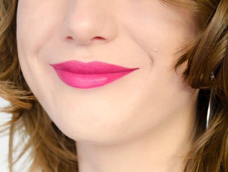 Laque à lèvres mate Ultra HD Matte Lipcolor de Revlon - Swatch de la teinte Obsession