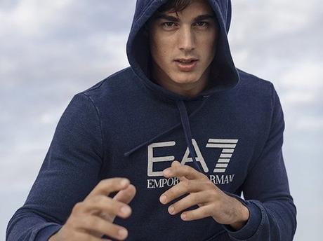 Le prof de math le plus sexy du monde pose pour la collection sport d’Emporio Armani