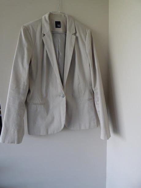 VIDE DRESSING - SPÉCIAL MANTEAUX & VESTES (TAILLE42/44) VIDE DRESSING - SPÉCIAL MANTEAUX & VESTES (TAILLE42/44)