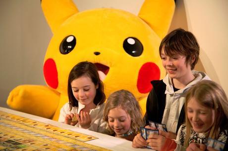 Pokémon marque son entrée dans le livre des records La plus grande carte Pokémon du monde livre des records Quentin Devine256