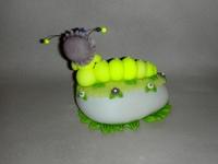 Kit de modelage:Veilleuse avec p'tite chenille rigolote fluo en procelaine froide