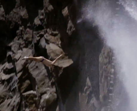 Cliff Diving aux chutes Victoria