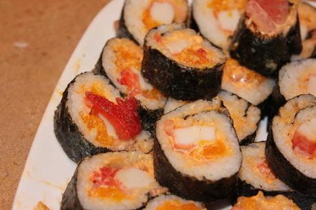 Sushis Goberge, mandarines et fraises, Mayo sriracha
