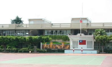 Blog de taiwaninside : Taiwan, vue de l'intérieur, Le drapeau à l'école