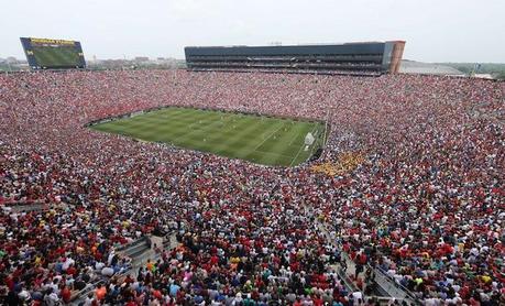 Quel est le record d’affluence pour un match de « soccer » aux USA?
