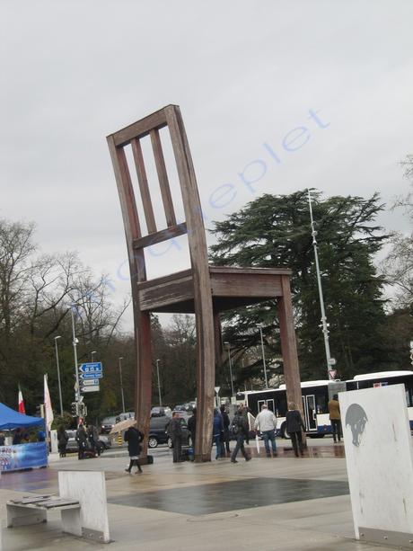 Genève "La chaise cassée&quot; devant l'ONU