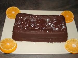 Gâteau à l'orange nappé chocolat