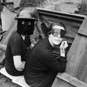 Les femmes portant des masques de proptection, Downshire Hill, Hampstead, Londres 1941.