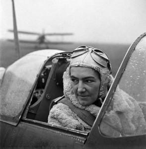 Anna Leska pilote polonais de spitfire à White Waltham, Berkshire, Angleterre 1942.