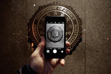 Comment le FBI a-t-il réussi à déverrouiller l'iPhone du tueur de San Bernardino?