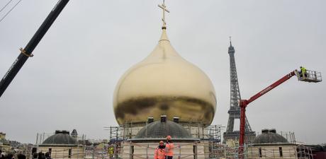 Sous le ciel de Paris, le dôme doré de l’Eglise orthodoxe