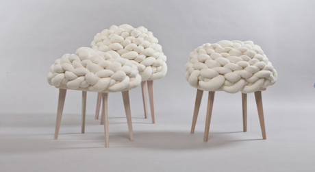 Tabourets nuages blanc et pieds bois, Studio Joon and Jung