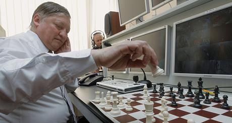 Karpov avait déjà disputé une simultanée sur skype contre des détenus 