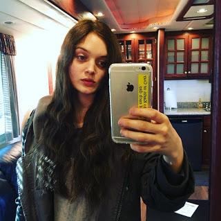 Bella Heathcote nous livre quelques photos BTS du tournage de Fifty Shades Darker