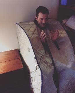 Bella Heathcote nous livre quelques photos BTS du tournage de Fifty Shades Darker