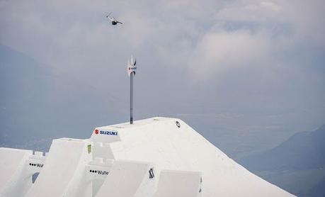 Découvrez le record du monde du « Highest ski air » via un tremplin