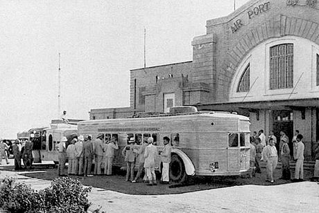Liaison Bagdad-Damas en bus à air conditionné, vers 1930.