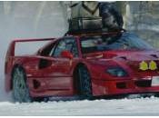 Ferrari dérapage contrôlé dans neige Japon